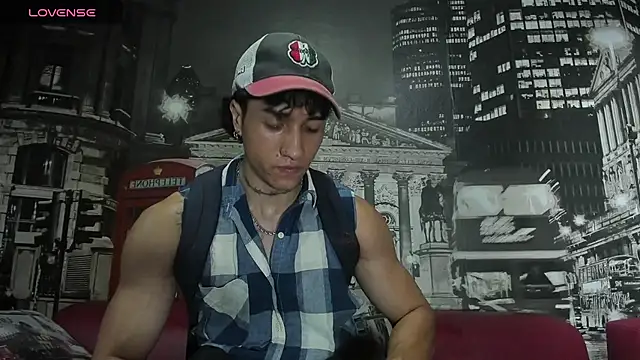 Snapshot of KaryBig3 chatting on March 4, 10:35 am KaryBig3 online show from March 4, 10:35 am