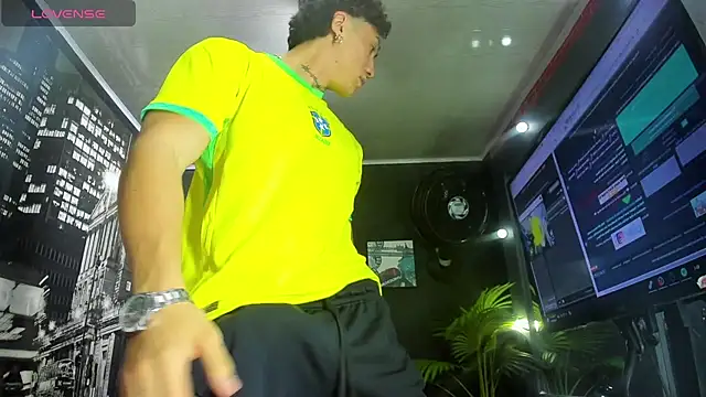 Snapshot of KaryBig3 chatting on March 14, 4:21 am KaryBig3 online show from March 14, 4:21 am