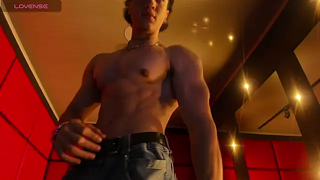 Snapshot of KaryBig3 chatting on March 8, 4:23 am KaryBig3 online show from March 8, 4:23 am