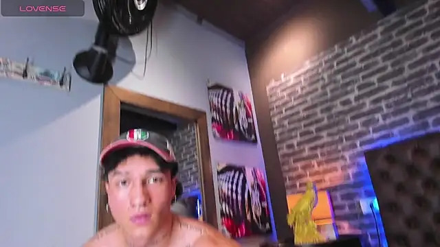 Snapshot of KaryBig3 chatting on March 16, 4:52 am KaryBig3 online show from March 16, 4:52 am