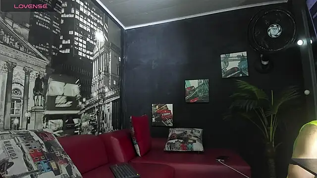 Snapshot of KaryBig3 chatting on March 6, 4:52 am KaryBig3 online show from March 6, 4:52 am