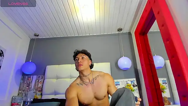 Snapshot of KaryBig3 chatting on February 22, 4:40 am KaryBig3 online show from February 22, 4:40 am