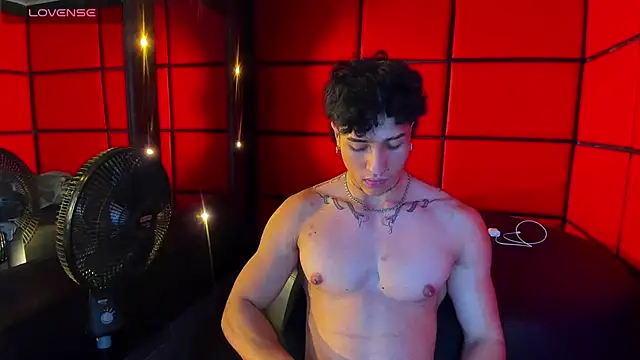 Snapshot of KaryBig3 chatting on February 26, 8:50 am KaryBig3 online show from February 26, 8:50 am