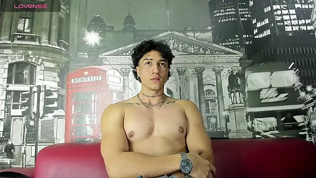 Snapshot of KaryBig3 chatting on March 12, 7:35 am KaryBig3 online show from March 12, 7:35 am