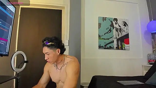 Snapshot of KaryBig3 chatting on February 23, 9:16 pm KaryBig3 online show from February 23, 9:16 pm