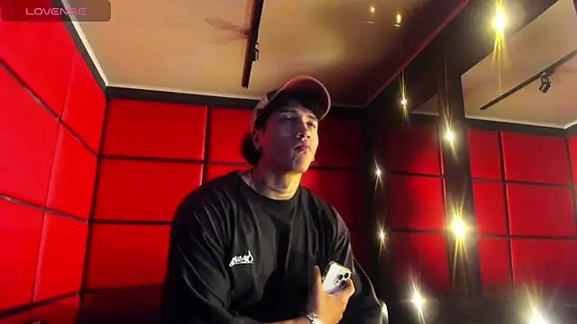 Snapshot of KaryBig3 chatting on March 7, 7:19 am KaryBig3 online show from March 7, 7:19 am