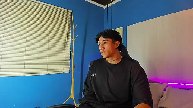 Snapshot of KaryBig3 chatting on March 21, 4:17 am KaryBig3 online show from March 21, 4:17 am