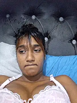 indianpink lips online show from April 4, 4:35 pm