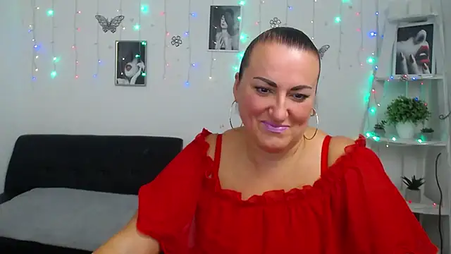 Snapshot of DianaMGG chatting on October 1, 5:56 am DianaMGG online show from October 1, 5:56 am