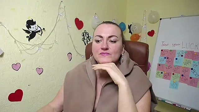 Snapshot of DianaMGG chatting on February 21, 12:27 pm DianaMGG online show from February 21, 12:27 pm