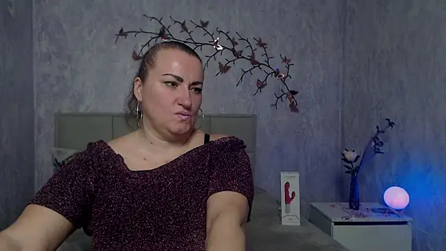 DianaMGG online show from February 25, 6:13 am