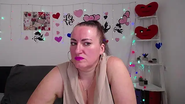Snapshot of DianaMGG chatting on March 6, 9:36 am DianaMGG online show from March 6, 9:36 am