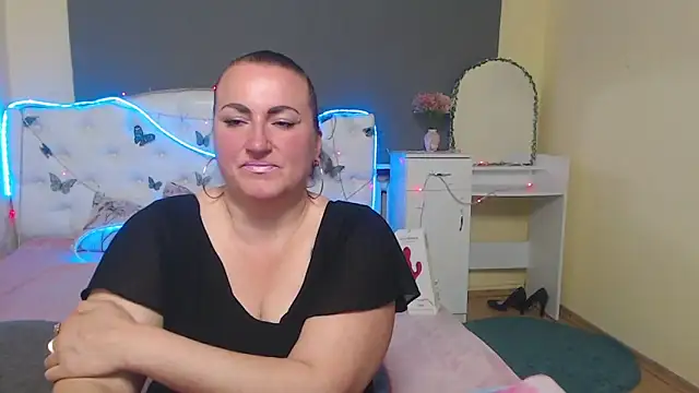 DianaMGG online show from April 27, 5:49 am