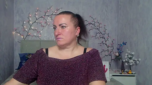 DianaMGG online show from April 24, 5:42 am