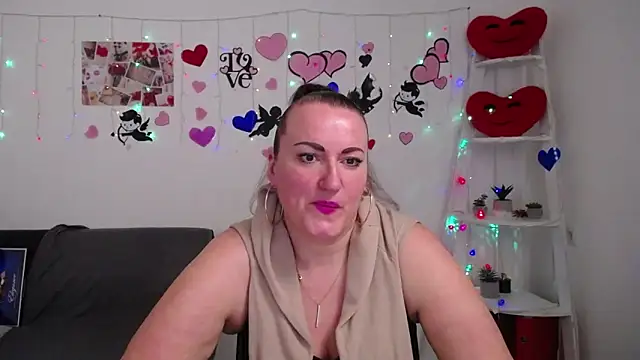 Snapshot of DianaMGG chatting on March 6, 12:41 pm DianaMGG online show from March 6, 12:41 pm