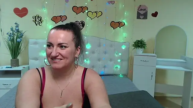 Snapshot of DianaMGG chatting on March 12, 1:08 pm DianaMGG online show from March 12, 1:08 pm