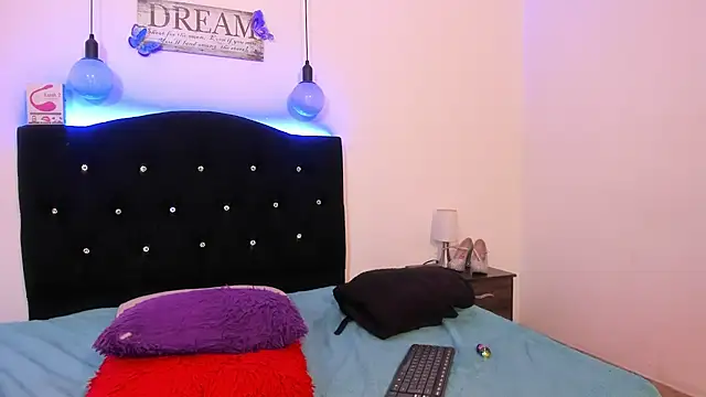 Snapshot of Melany__dreams chatting on February 20, 4:25 pm Melany dreams online show from February 20, 4:25 pm