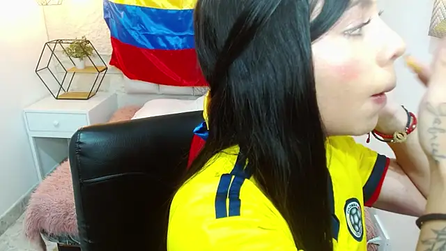 Snapshot of camilah_tk chatting on June 11, 12:35 pm camilah tk online show from June 11, 12:35 pm