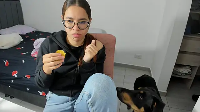 Greciaruiz  online show from November 17, 12:03 am