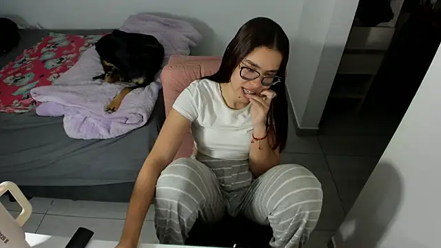 Greciaruiz  online show from April 13, 12:47 am