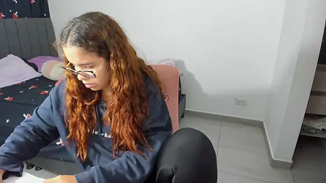 Greciaruiz  online show from November 24, 12:43 am