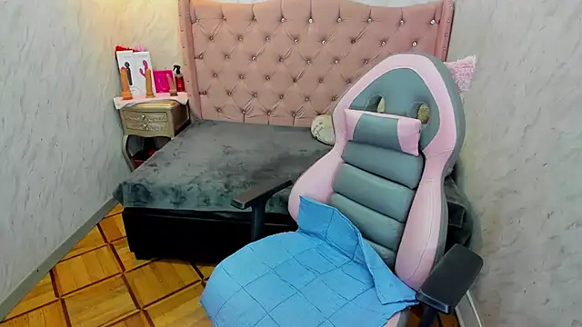 Lianngrace online show from February 17, 2:25 pm