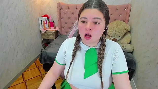 Snapshot of Lianngrace chatting on May 13, 2:46 pm Lianngrace online show from May 13, 2:46 pm
