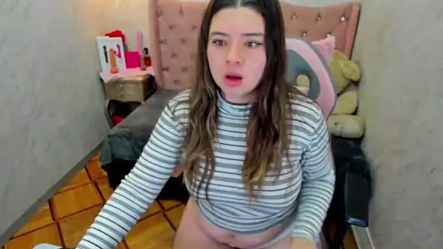 Lianngrace online show from April 8, 2:40 pm