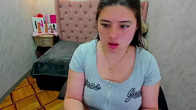 Lianngrace online show from November 12, 2:43 pm