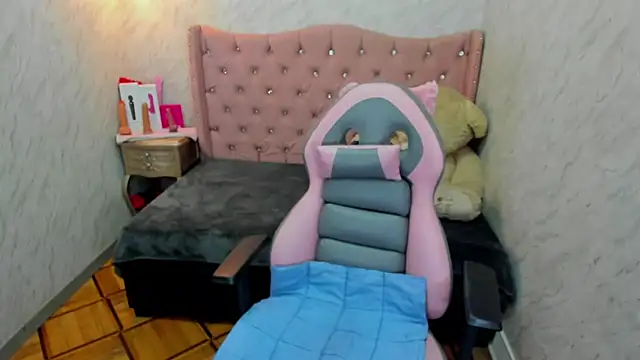 Lianngrace online show from February 16, 2:05 pm