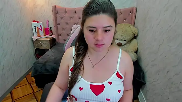 Lianngrace online show from February 21, 2:30 pm