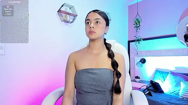 Bella walker  online show from February 4, 8:15 pm