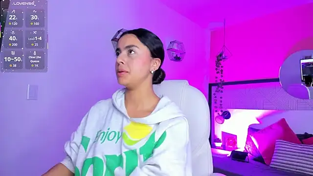 Bella walker  online show from March 24, 9:15 pm