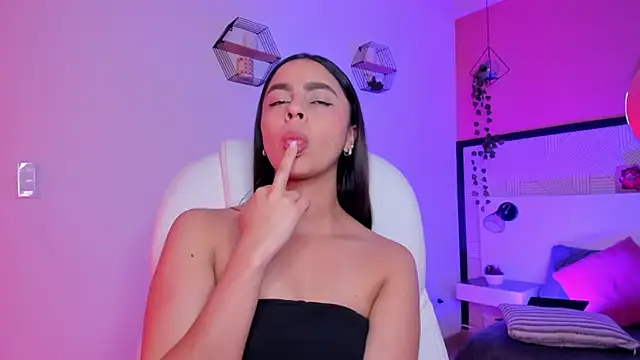 Bella walker  online show from April 16, 9:39 pm