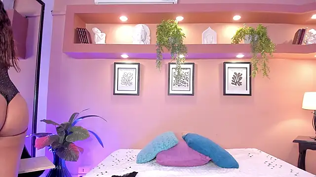 Snapshot of SofiaBennett_ chatting on March 8, 12:20 pm SofiaBennett online show from March 8, 12:20 pm