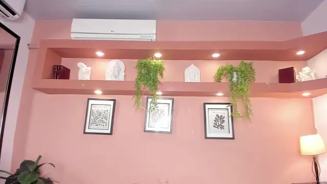 SofiaBennett  online show from April 14, 12:21 pm