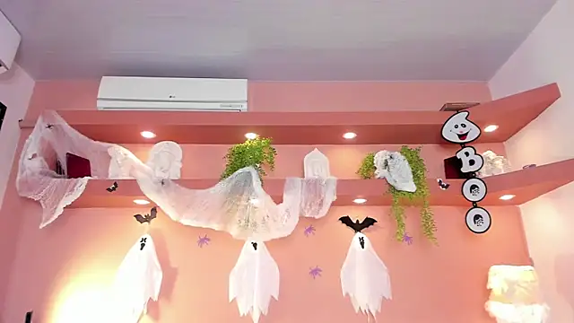 Snapshot of SofiaBennett_ chatting on October 6, 12:28 pm SofiaBennett online show from October 6, 12:28 pm