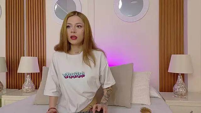 Snapshot of AmberHudson chatting on November 18, 7:28 pm AmberHudson online show from November 18, 7:28 pm