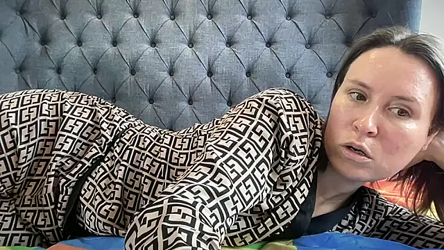 eatmypie69 online show from November 11, 11:05 am