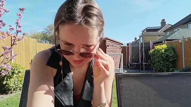 eatmypie69 online show from April 14, 9:25 am