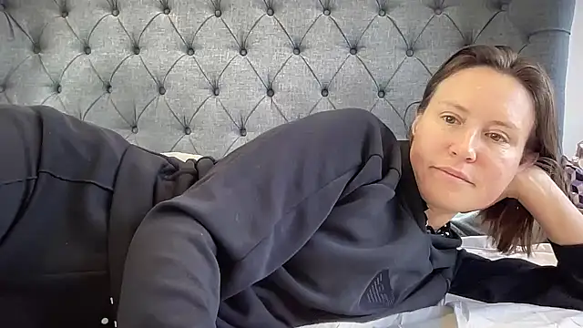 eatmypie69 online show from September 22, 12:11 pm