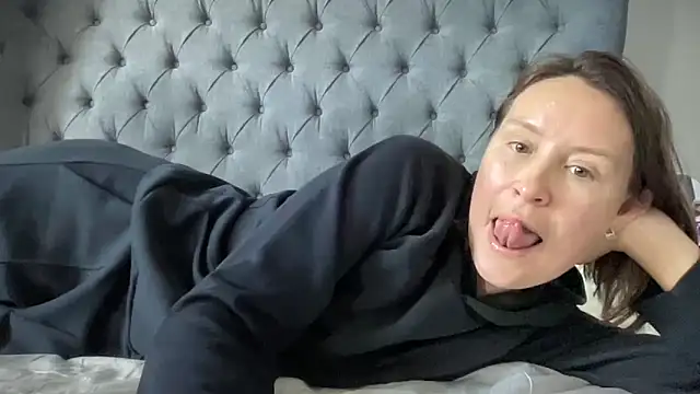 eatmypie69 online show from September 30, 9:26 am