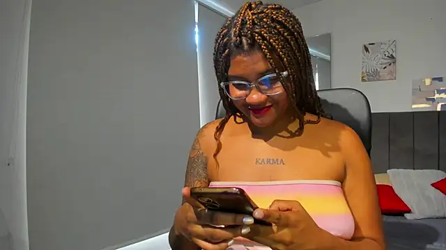 Snapshot of ZahraRose chatting on March 15, 3:37 pm ZahraRose online show from March 15, 3:37 pm