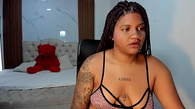 ZahraRose online show from March 5, 8:05 pm