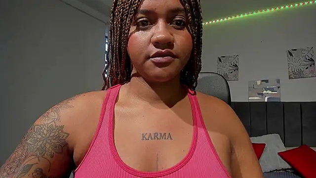 Snapshot of ZahraRose chatting on March 10, 11:45 am ZahraRose online show from March 10, 11:45 am