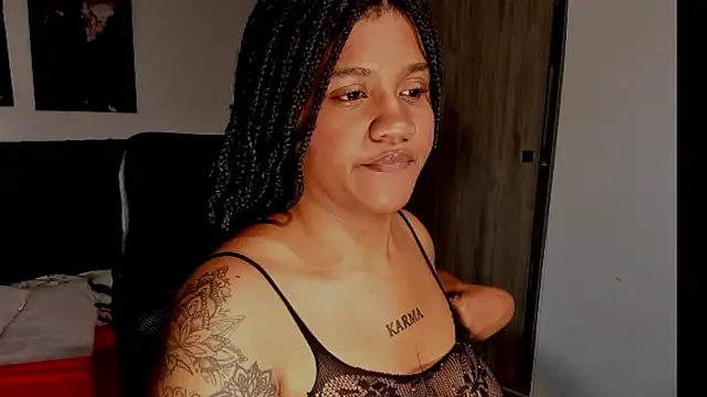 Snapshot of ZahraRose chatting on October 16, 8:06 pm ZahraRose online show from October 16, 8:06 pm