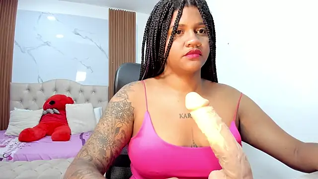 ZahraRose online show from February 5, 8:15 pm