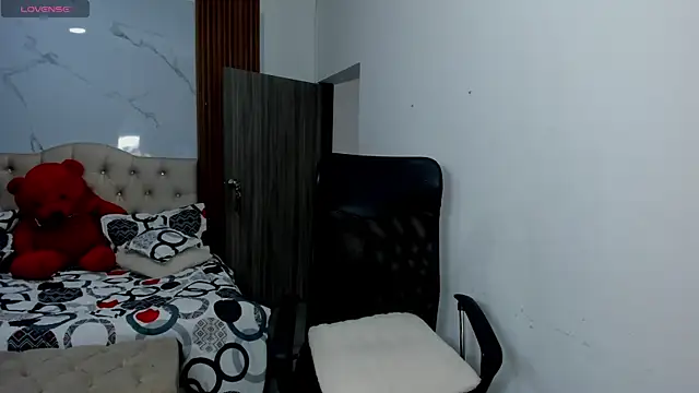 ZahraRose online show from March 16, 5:48 pm