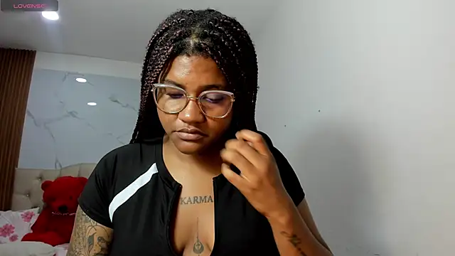 ZahraRose online show from April 2, 6:25 pm