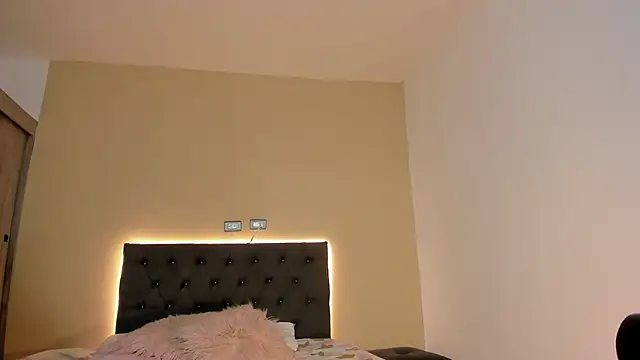 ZahraRose online show from November 4, 8:45 pm